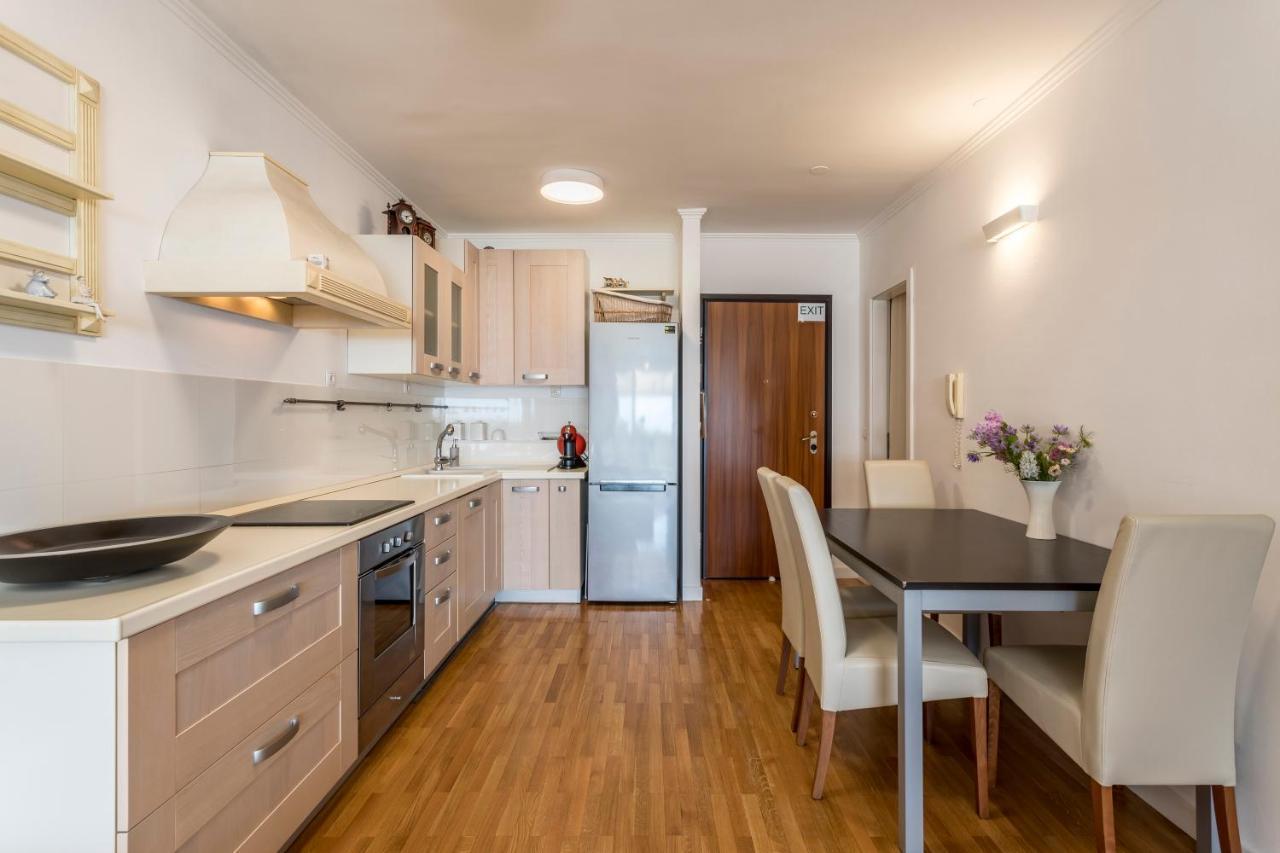 Velebis Superior Apartment - Luxurious One-Room Apartment With Jacuzzi - Prestigious Location By The Sea In The New City Center Of Znjan - Panoramic View Of The Sea And Islands - Free Garage Parking - Buralux Properties Split Buitenkant foto