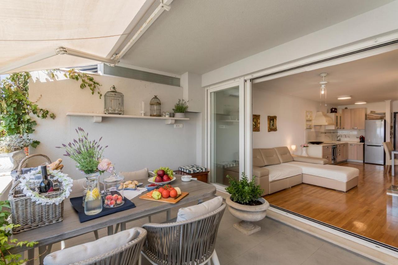 Velebis Superior Apartment - Luxurious One-Room Apartment With Jacuzzi - Prestigious Location By The Sea In The New City Center Of Znjan - Panoramic View Of The Sea And Islands - Free Garage Parking - Buralux Properties Split Buitenkant foto