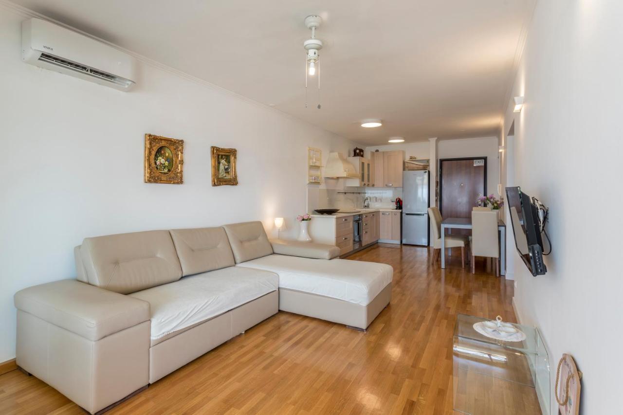 Velebis Superior Apartment - Luxurious One-Room Apartment With Jacuzzi - Prestigious Location By The Sea In The New City Center Of Znjan - Panoramic View Of The Sea And Islands - Free Garage Parking - Buralux Properties Split Buitenkant foto