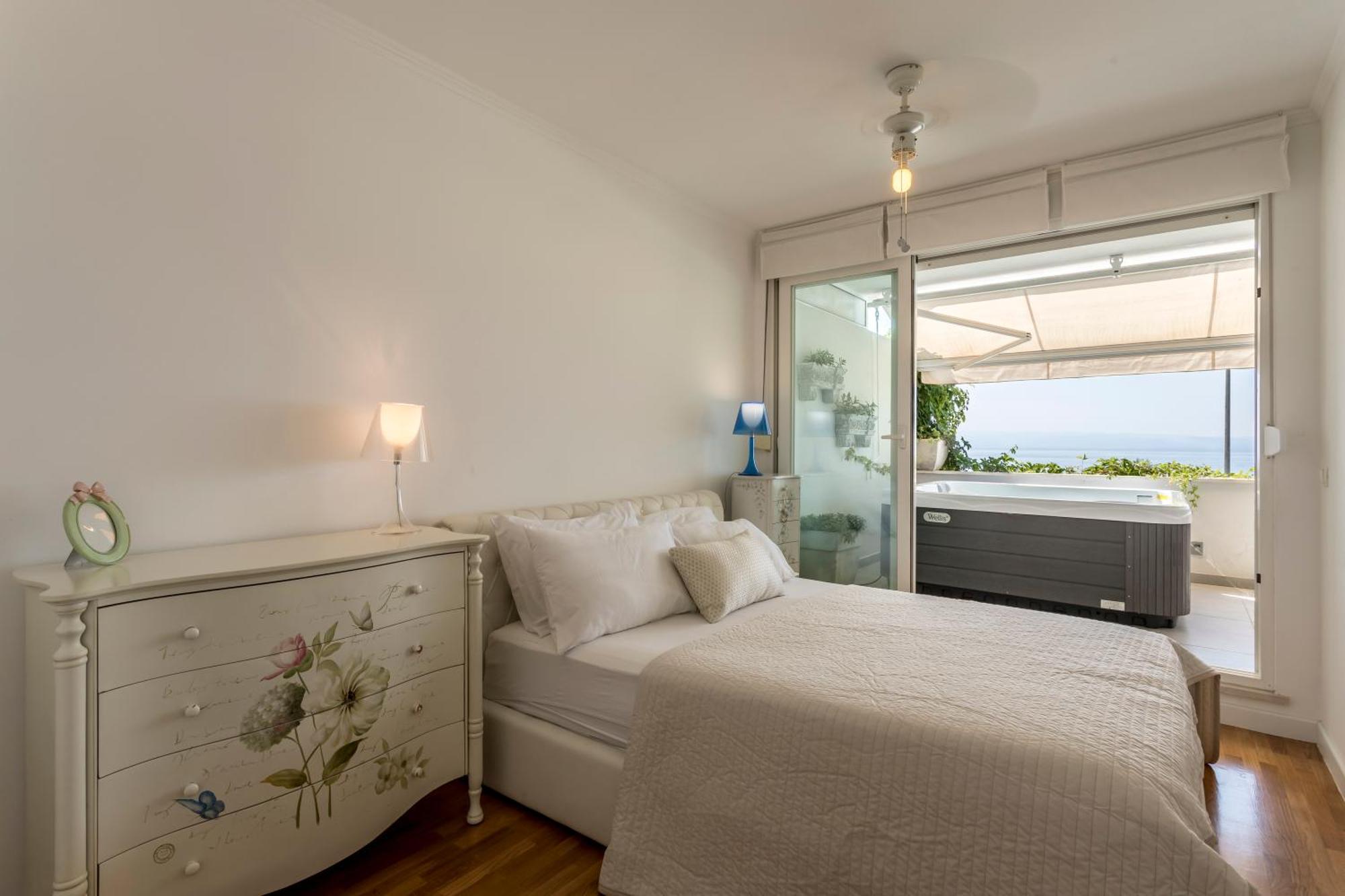 Velebis Superior Apartment - Luxurious One-Room Apartment With Jacuzzi - Prestigious Location By The Sea In The New City Center Of Znjan - Panoramic View Of The Sea And Islands - Free Garage Parking - Buralux Properties Split Buitenkant foto